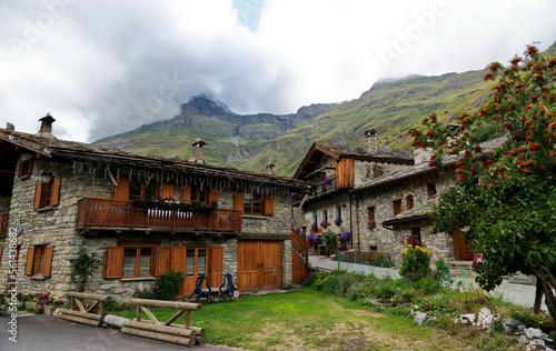 Houses in Bonneval-sur-Arc with the Vanoise massif in the background (Haute-Maurienne)