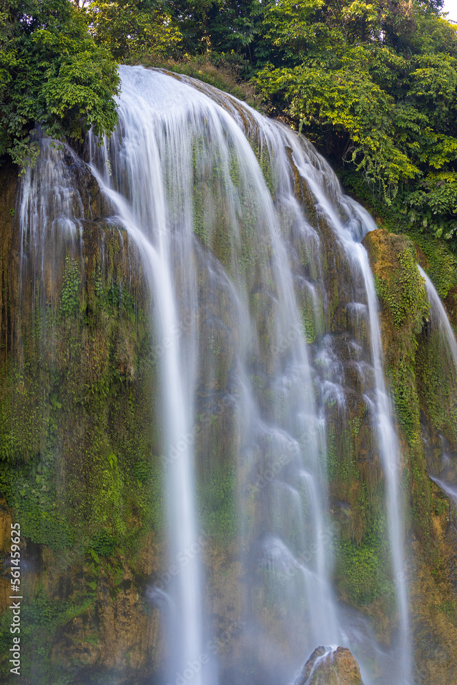 Obraz premium Ban Gioc waterfall on the border of Vietnam and China