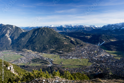 Blick auf Garmisch-Partenkirchen und den Wank
