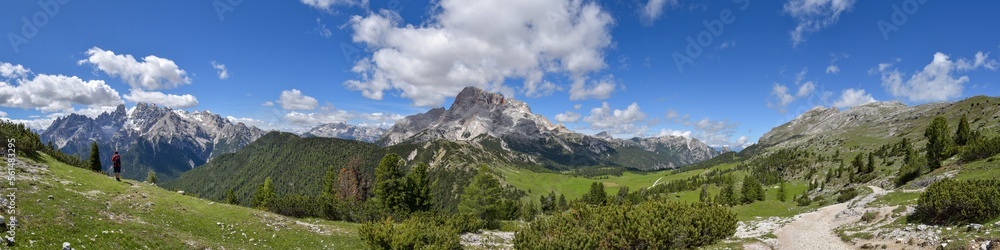 Berg-Panorama in den Dolomiten / Südtirol Berg-Panorama in den Dolomiten / Südtirol