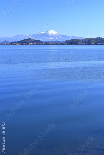 島根県松江市から鳥取県の積雪した冬の伯耆大山