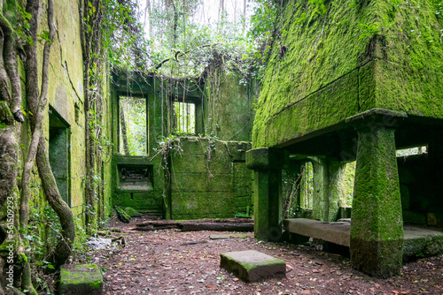 Ruinas de la granja de las salinas de Ulló, en Vilaboa (Galicia, España)