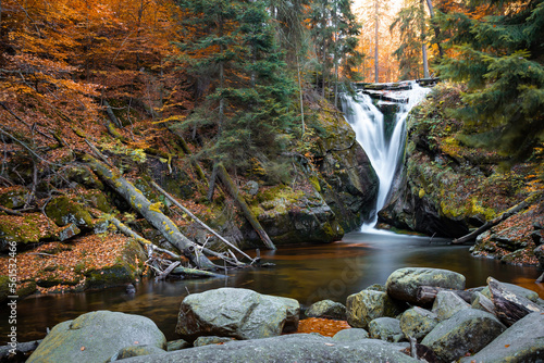 Fototapeta Naklejka Na Ścianę i Meble -  Szklarka waterfall