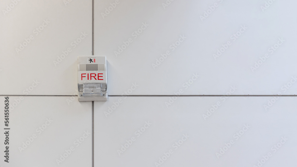 A fire alarm with built in strobe light to alert in case of fire. A sound and strobe fire alarm is mounted to an interior wall as part of the fire alarm system - obrazy, fototapety, plakaty 