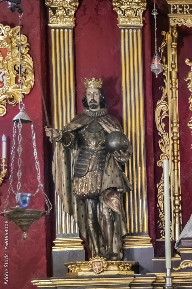 Interior of 18th century San Ildefonso church (Iglesia de San Ildefonso