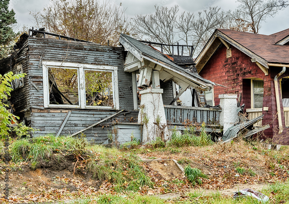 Obraz premium Ruins Of A Blue Home In Detroit