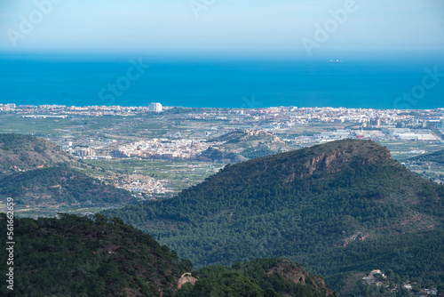 Imágen panorámica de la ciudad de Sagunto y el Puerto de Sagunto desde la Sierra Calderona (Valencia)