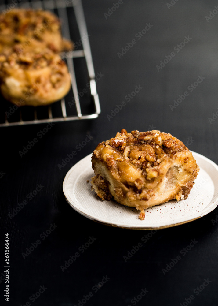 Sticky bun with walnuts Sticky bun with walnuts