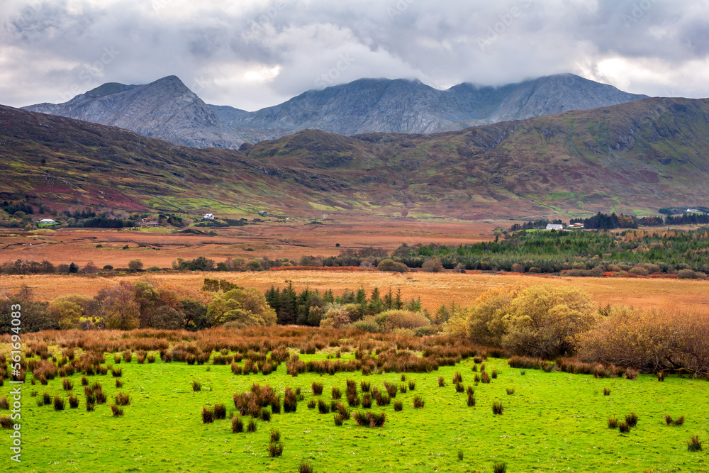 Fototapeta premium Scenic viewpoint in the Connemara mountains