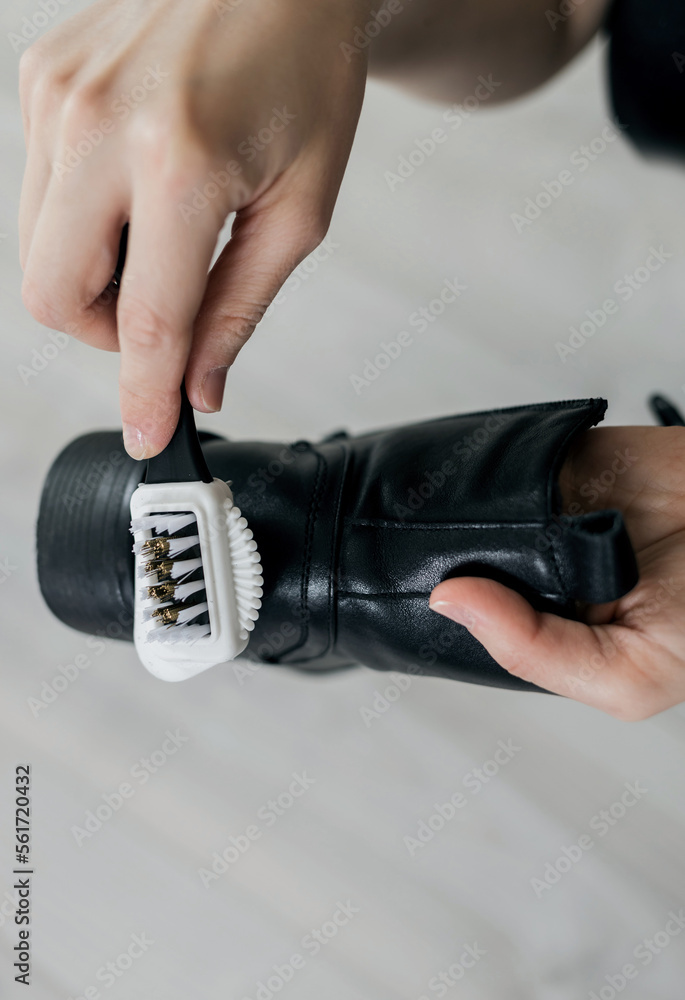 Cleaning shoes