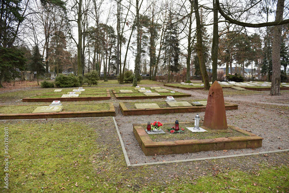 Cmentarz żołnierzy radzieckich w Kielcach - obrazy, fototapety, plakaty 