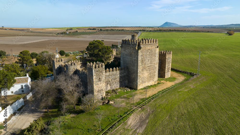 vista aérea del castillo de las aguzaderas en el municipio del Coronil, España