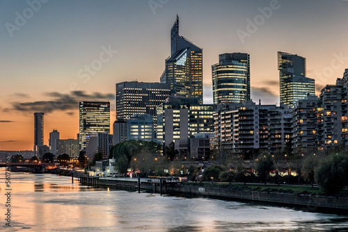 Nice reflection and a beautifull sunset/sunrise in Courbevoie (La défence)