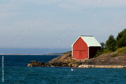 Fotografie single red boathouse with sun and sea, near ulsteinvik, Western Norway