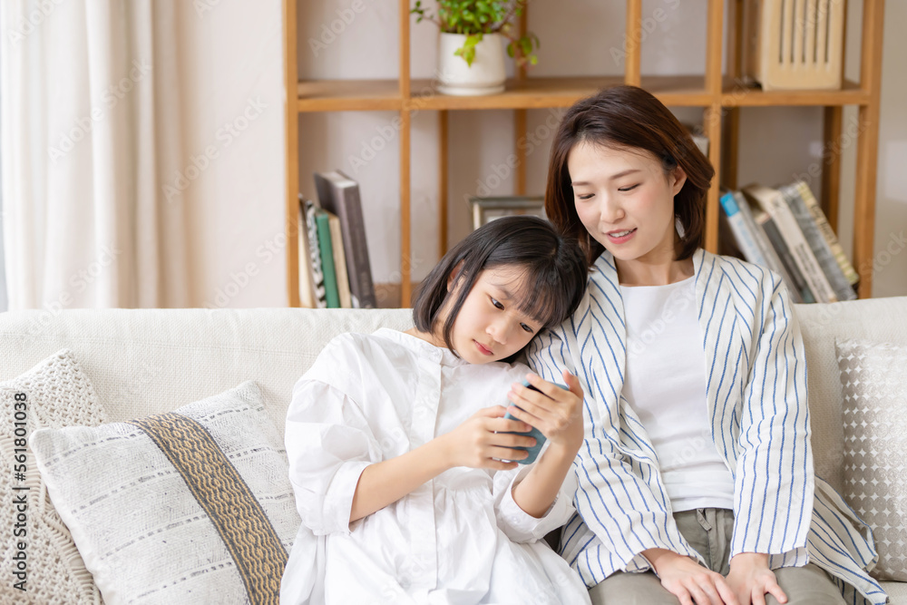 スマホ・子供・母親 スマホ・子供・母親