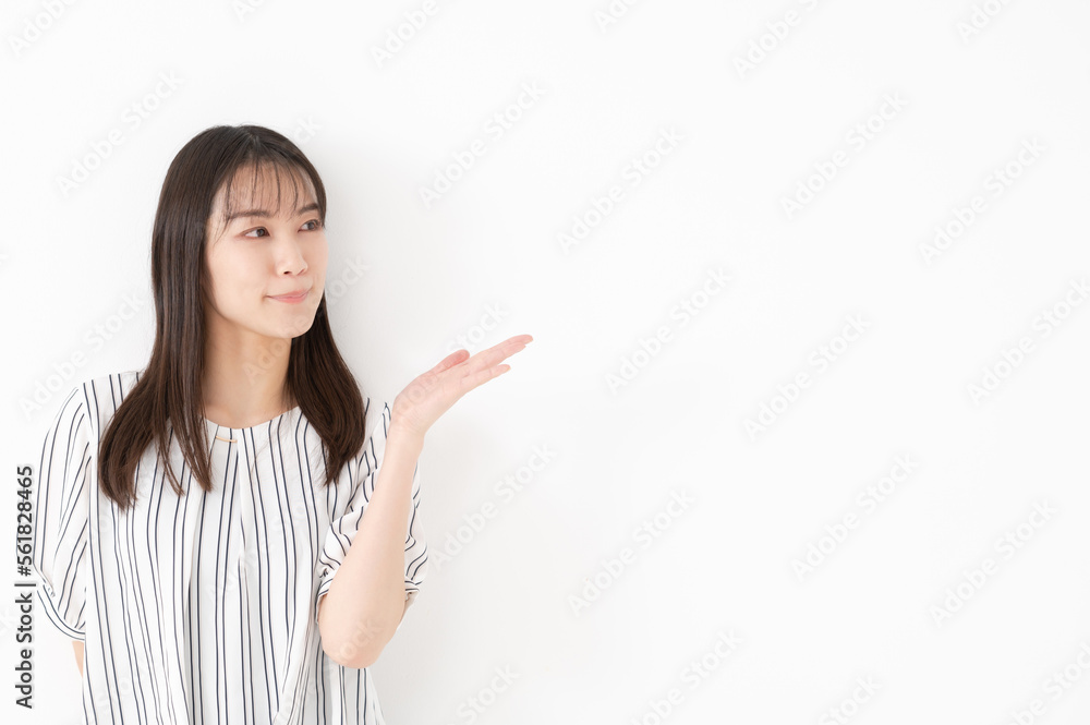 女性ポートレート おすすめ 指差し 女性ポートレート おすすめ 指差し