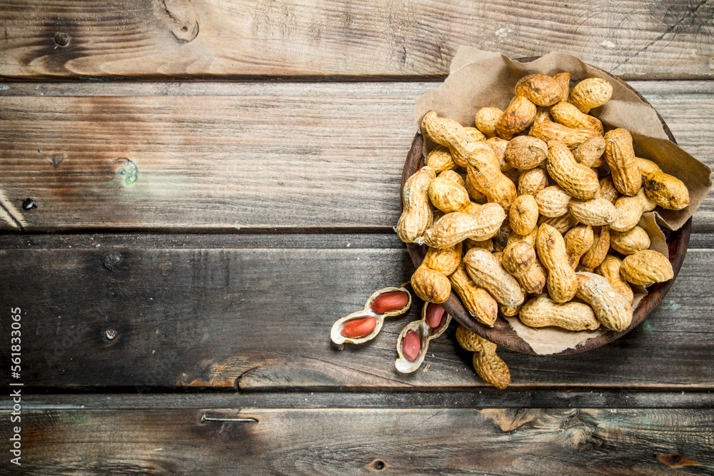 Fototapeta premium Peanuts in the bowl.