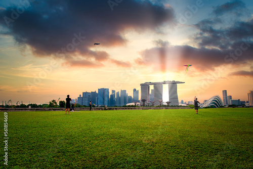 Fotografie Singapore city Skyline and view of skyscrapers on Marina Barrage at sunset