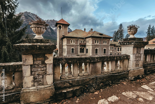 Obraz na płótnie Cantacuzino Castle in Busteni Mountain Town Romania w salonie