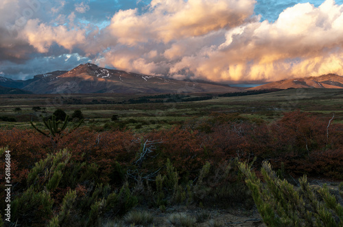 sur de  chile, cordillera, alta montaña, paisaje, montagna, cielo, naturaleza, nube, cerro, montagna, nube, césped, verano, impresiones, árbol, viajando, escenario, atardecer, panorama, bosque, campo,