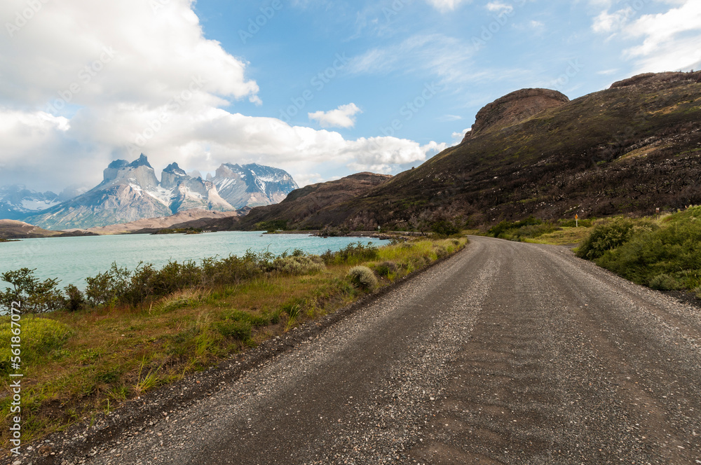 Fototapeta premium torres del paine, cuernos del paine, sur de chile, carretera austral, árbol, naturaleza, paisaje, cielo, acuático, lago, río, árbol, mar, bosque, languidecer, verano, verde, impresiones, nube, mont