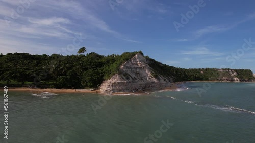 Linda vista aérea das falésias. Formações naturais na Praia do Espelho, em Trancoso, no Sul da Bahia. Uma das mais belas praias do Brasil.