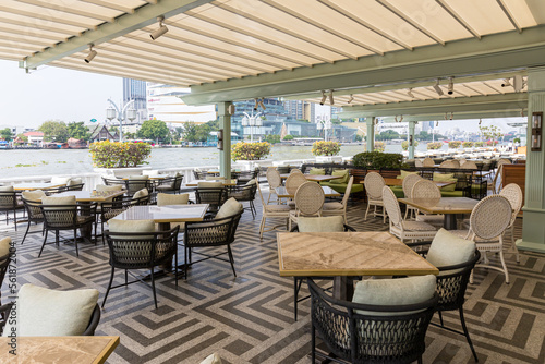 Canvas Print BANGKOK, THAILAND - 03 JANUARY 2023: : View of Mandarin Oriental Bangkok Hotel i