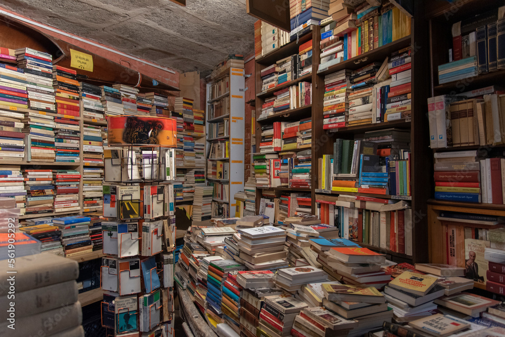Inside Libreria Acqua Alta, Venice’s Unique Bookstore Inside Libreria Acqua Alta, Venice’s Unique Bookstore