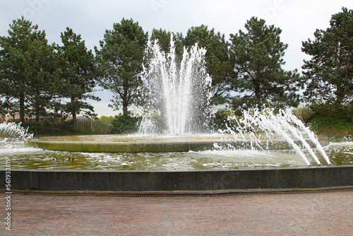 Wallpaper Mural Fontäne im Tulpenpark Keukenhof, Holland Torontodigital.ca