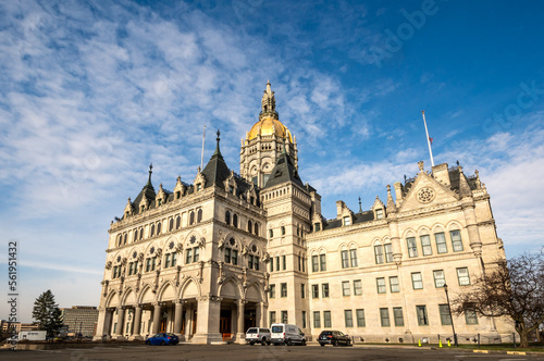 Obraz na płótnie Hartford, CT - USA - Dec 28, 2022 Three quarter view of the historic Connecticut State Capitol, The Eastlake style building with a distinctive domed tower was built in 1878 by Upjohn and Batterson. w salonie