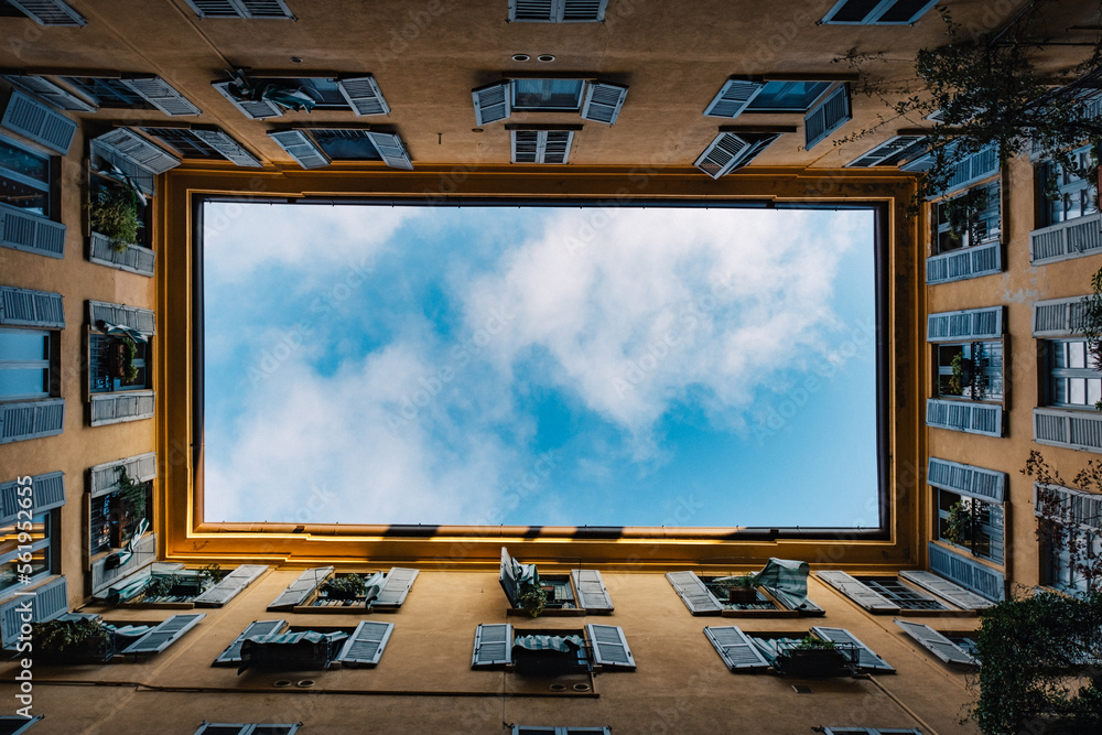 Fototapeta premium a neighbour thing - sealed inner courtyard