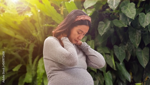 Billede på lærred Sad and stressed Asian pregnant woman