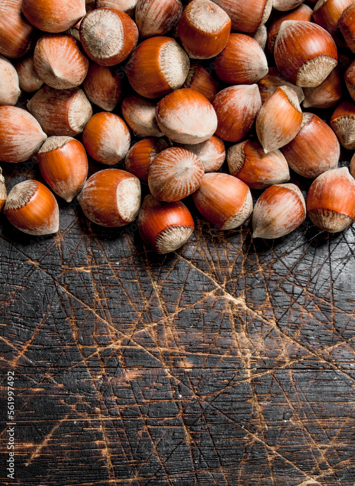 Obraz premium Hazelnuts in the shell.