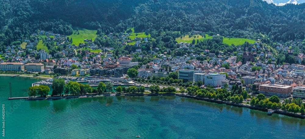 Bregenz am Bodensee im Luftbild, Blick über die Seepromenade auf die Stadt Bregenz am Bodensee im Luftbild, Blick über die Seepromenade auf die Stadt