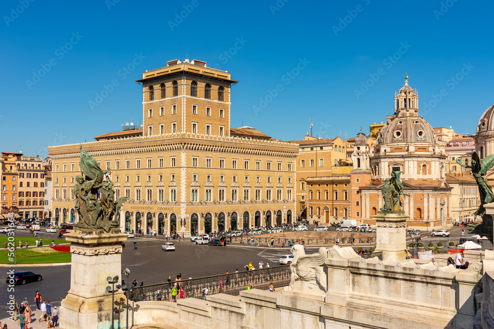 Fototapeta premium Venice square (Piazza Venezia) and Vittoriano monument in center of Rome, Italy