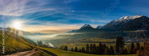 Fotografia Schwaz, Österreich, Tirol, Panorama, Alpen, Berge, Sonnenuntergang, Nebel