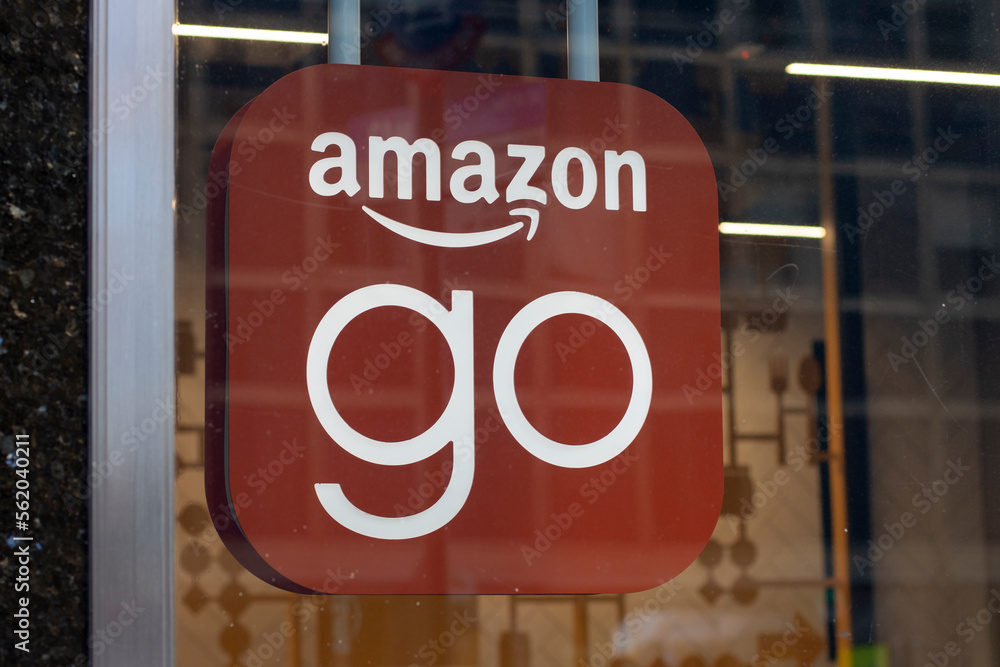 Foto de New York, NY, USA July 4, 2022 Amazon Go sign is seen at one