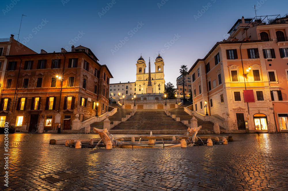 Obraz premium Spanish Steps in blue hour before morning in Rome, Italy