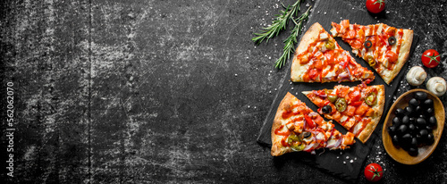Crispy pizza with tomatoes, rosemary and olives.