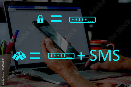 authentification à deux facteurs : double sécurité pour l'accès à un site internet avec ordinateur et smartphone