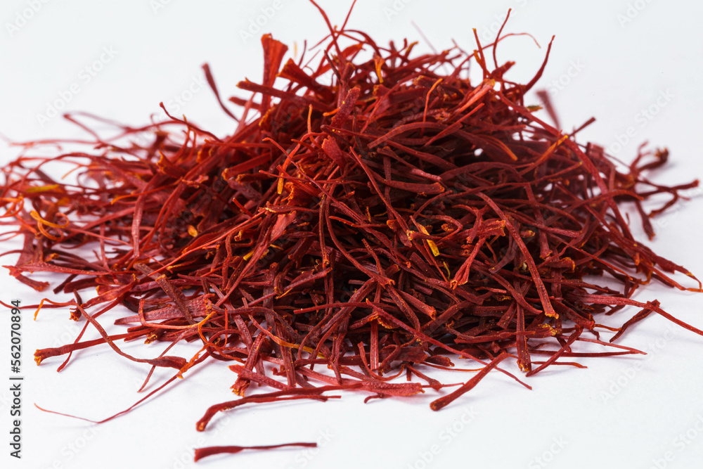 Fototapeta premium saffron isolated on white background