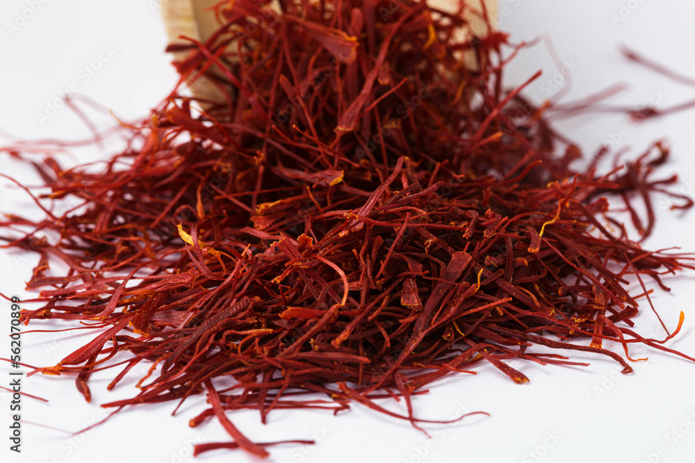 Naklejka premium saffron isolated on white