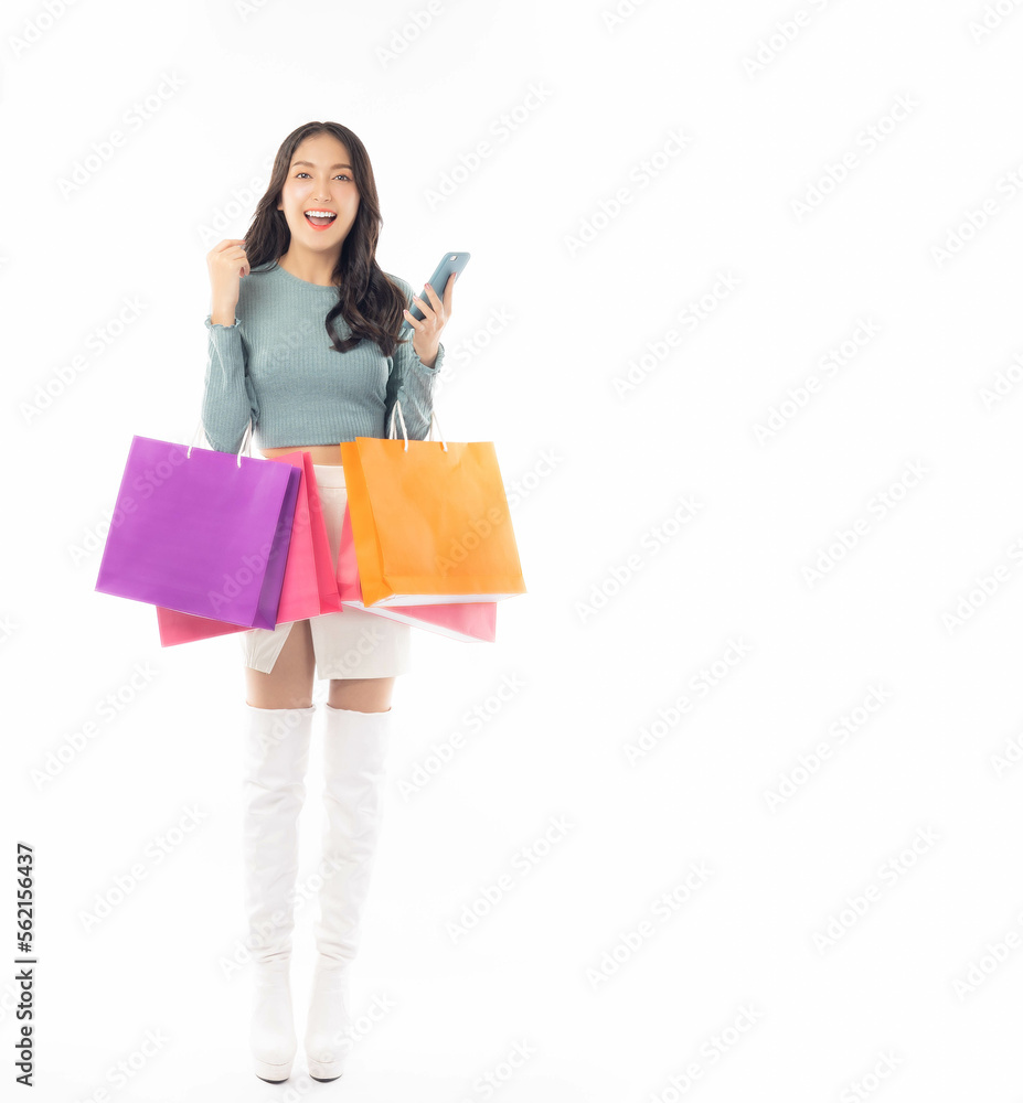 Portrait excited beautiful woman using smart phone hold shopping bags isolated on white background and copy space Surprise happy asian girl enjoy shopping Beauty young female love shopping with excite Portrait excited beautiful woman using smart phone hold shopping bags isolated on white background and copy space Surprise happy asian girl enjoy shopping Beauty young female love shopping with excite
