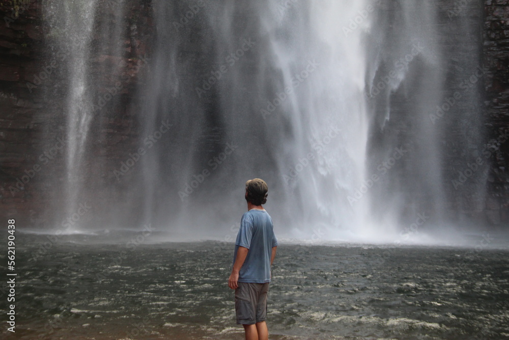 Homem na Cachoeira dos Namorados, no Parque estadual Serra Ricardo franco, em Vila bela da santissima trindade, Mato Grosso