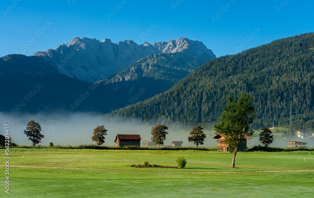 Morgennebel am Wettersteingebirge, Ehrwald, Tirol, Österreich