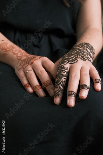 Henna hands