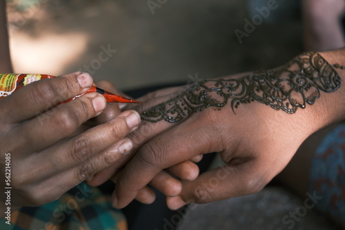 Henna hands