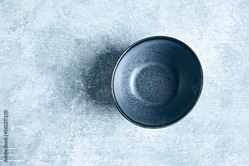 Quadro su tela Blue ceramic bowl on rustic wooden background