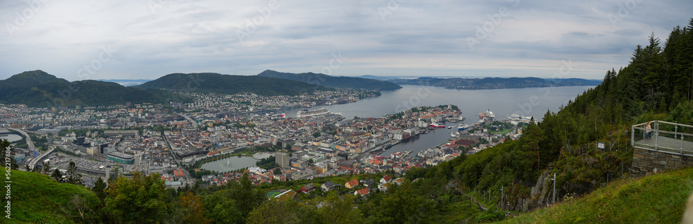 Stadtpanorama von Bergen in Norwegen vom Fløyen