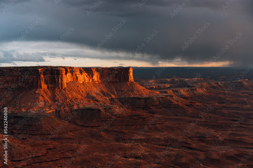 Fototapeta premium Moody Sunset at Canyonlands National Park